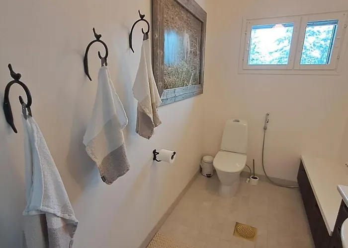 Huoneita Heraettaejaejuhlille בית אירוח